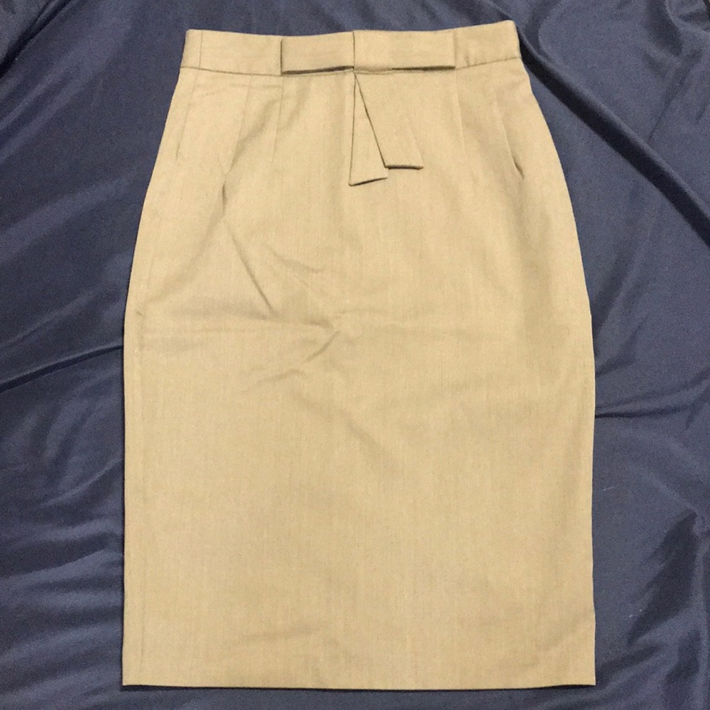 Forever 21 high waisted skirt beige size XS